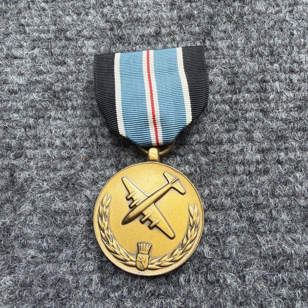 GENUINE REGULATION BERLIN AIRLIFT HUMANE SERVICE MEDAL